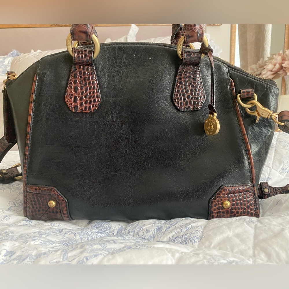 Brahmin leather purse with crossbody strap and crocodile details